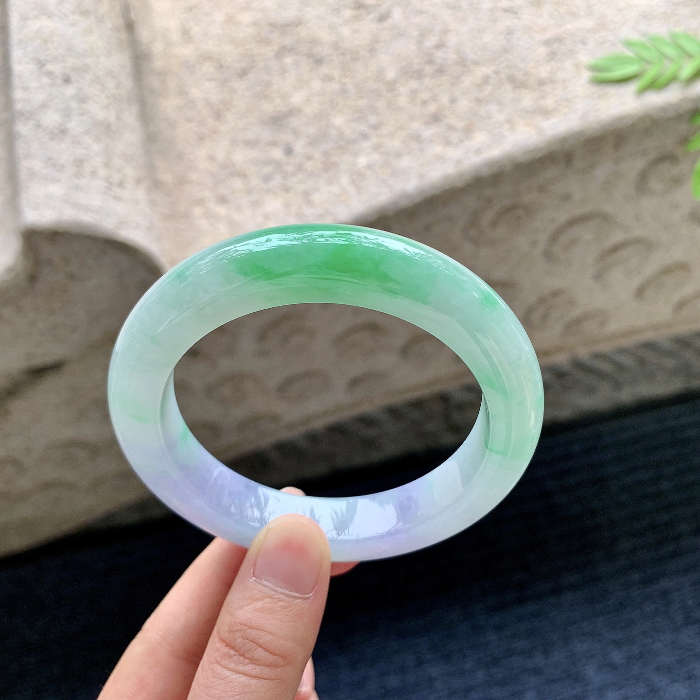 正圈56 57 圈口57.5/12.2/10 编码H6090815 糯冰椿彩，水润，种老，细腻，无裂