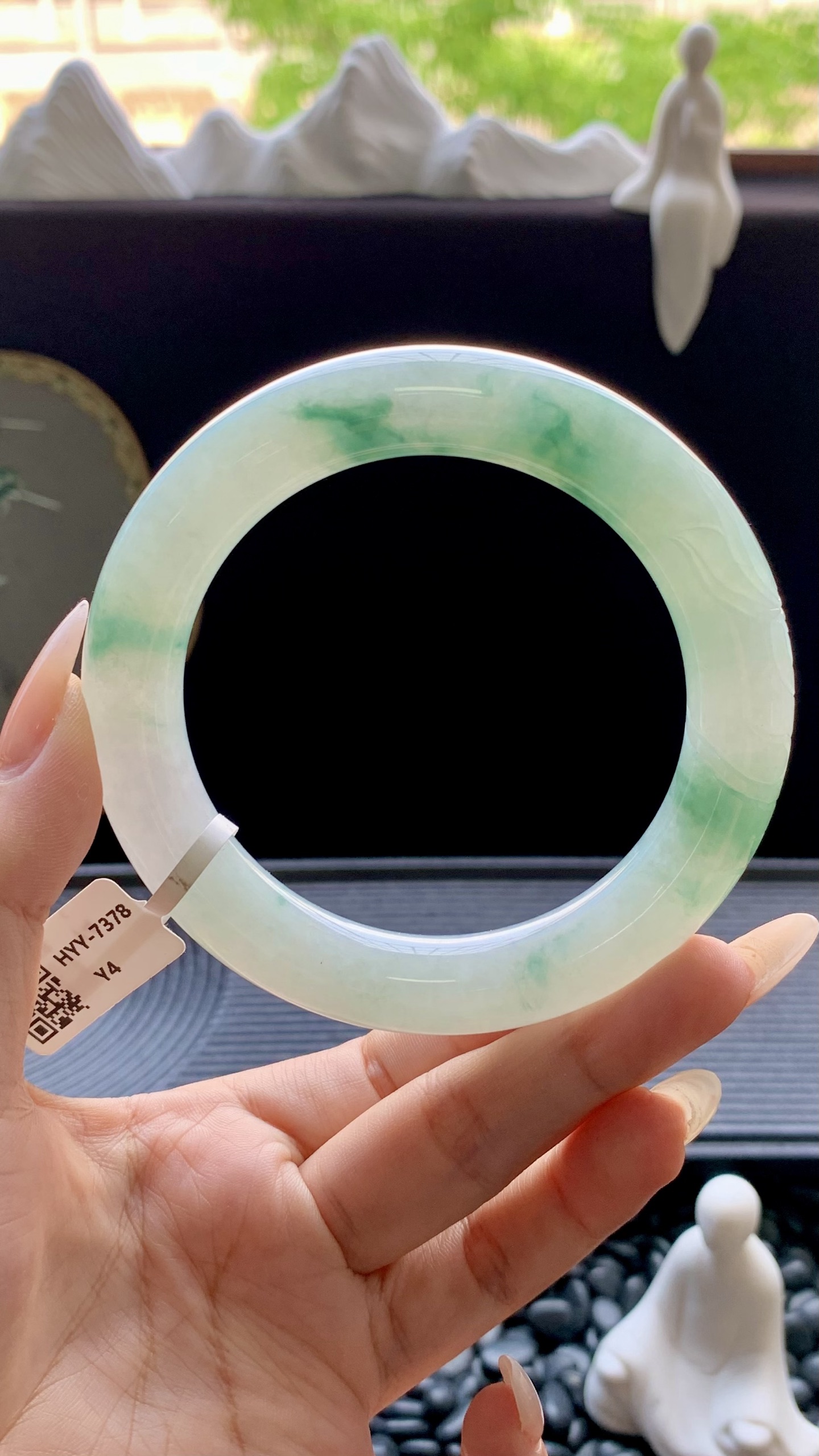 冰晴飘花大圈口圆条雕花手镯成品 HYY-7378 尺寸：62-12-12