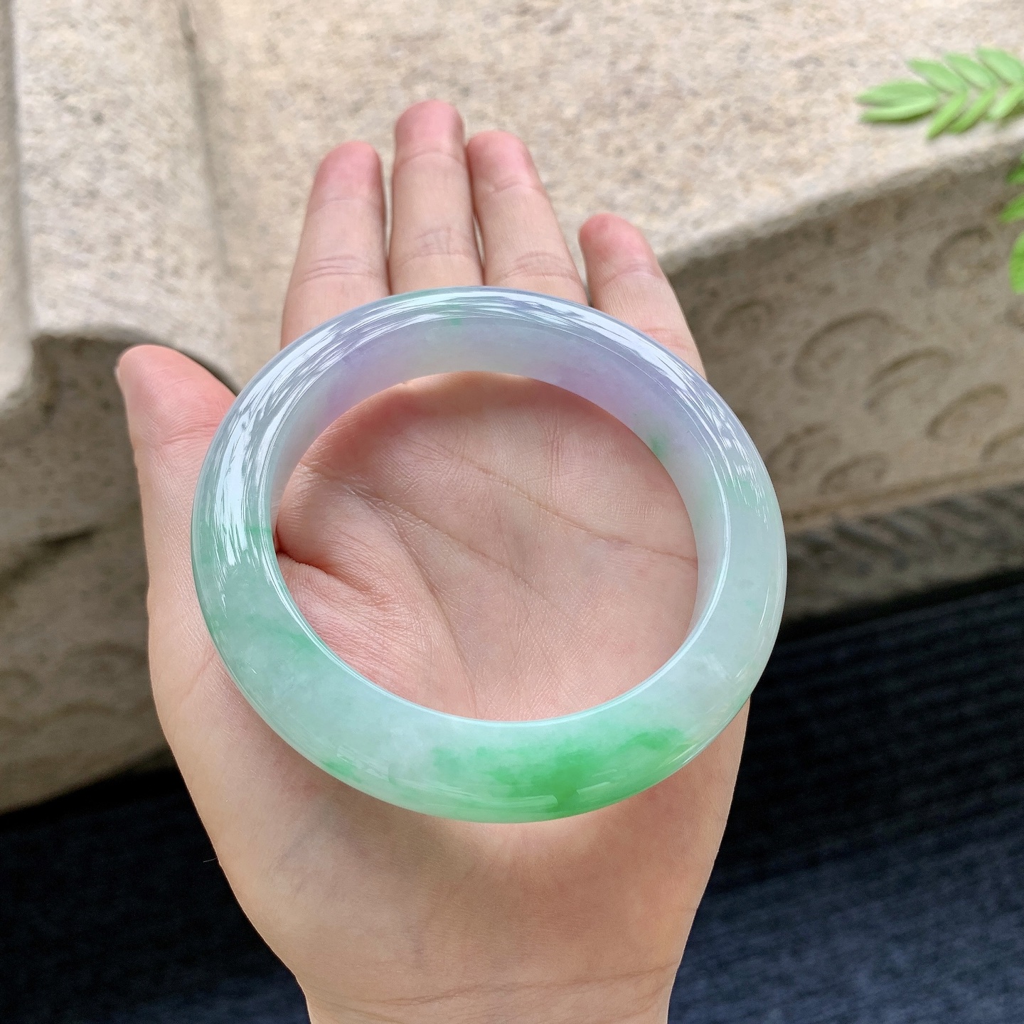 正圈56 57 圈口57.5/12.2/10 编码H6090815 糯冰椿彩，水润，种老，细腻，无裂