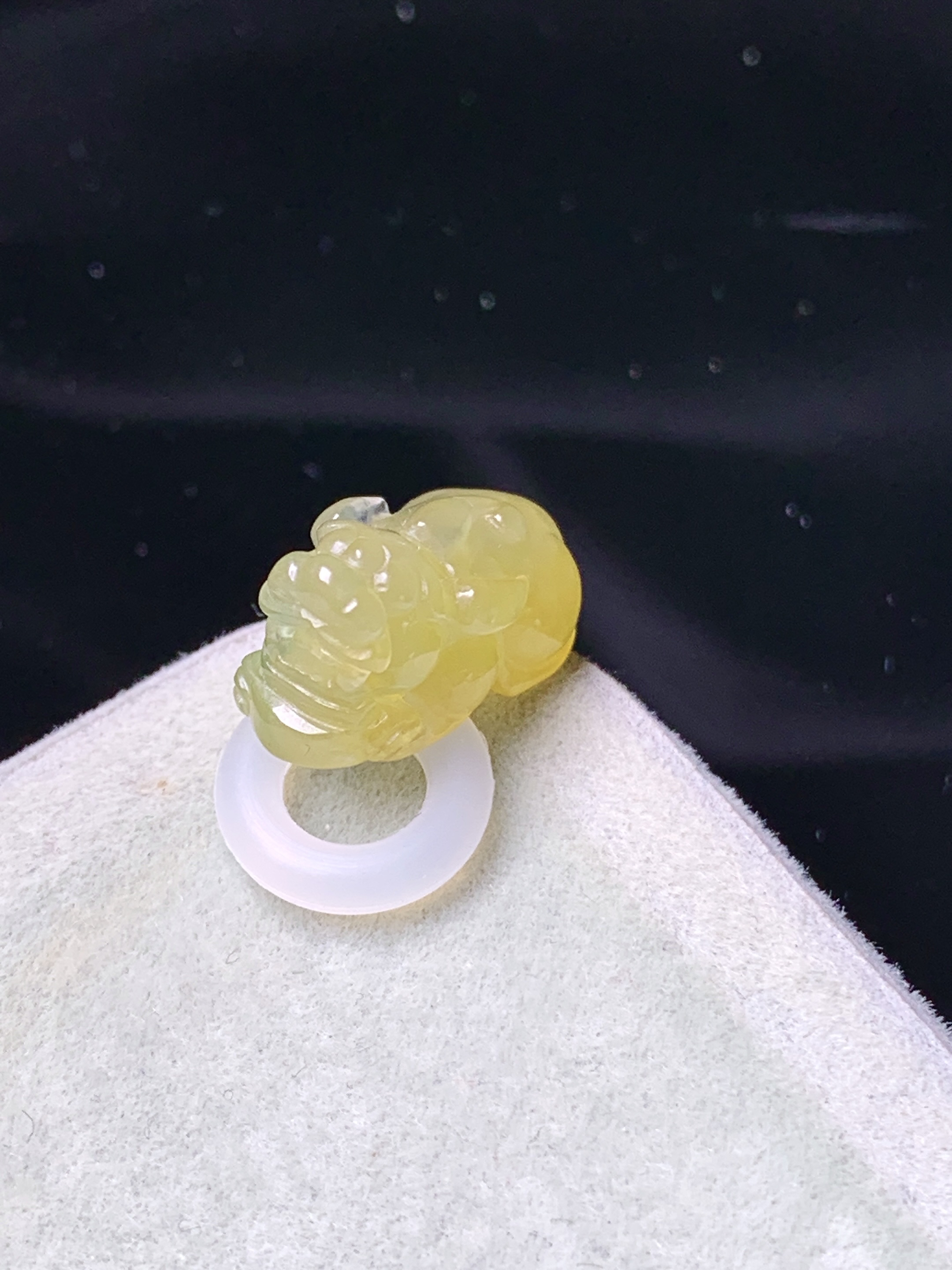 黄翡貔貅吊坠 玉质细腻 色泽艳丽清新 水润亮眼 整体尺寸15*8*8.5 v4