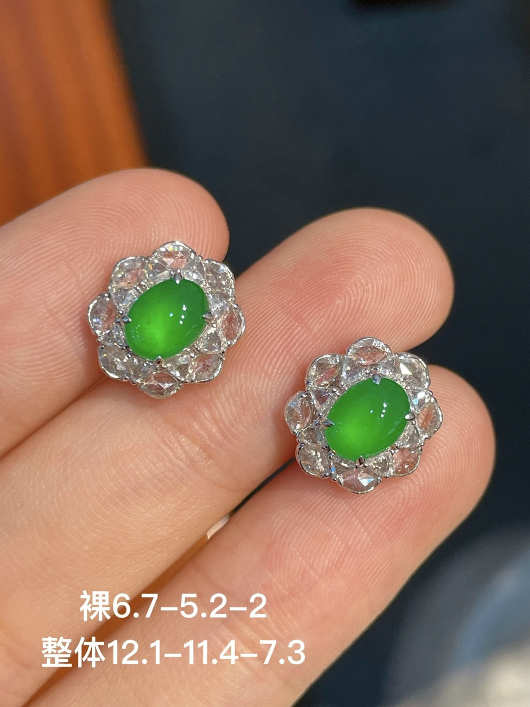 ️阳绿蛋面耳扣，无裂 18k金镶嵌，6.7-5.2-2