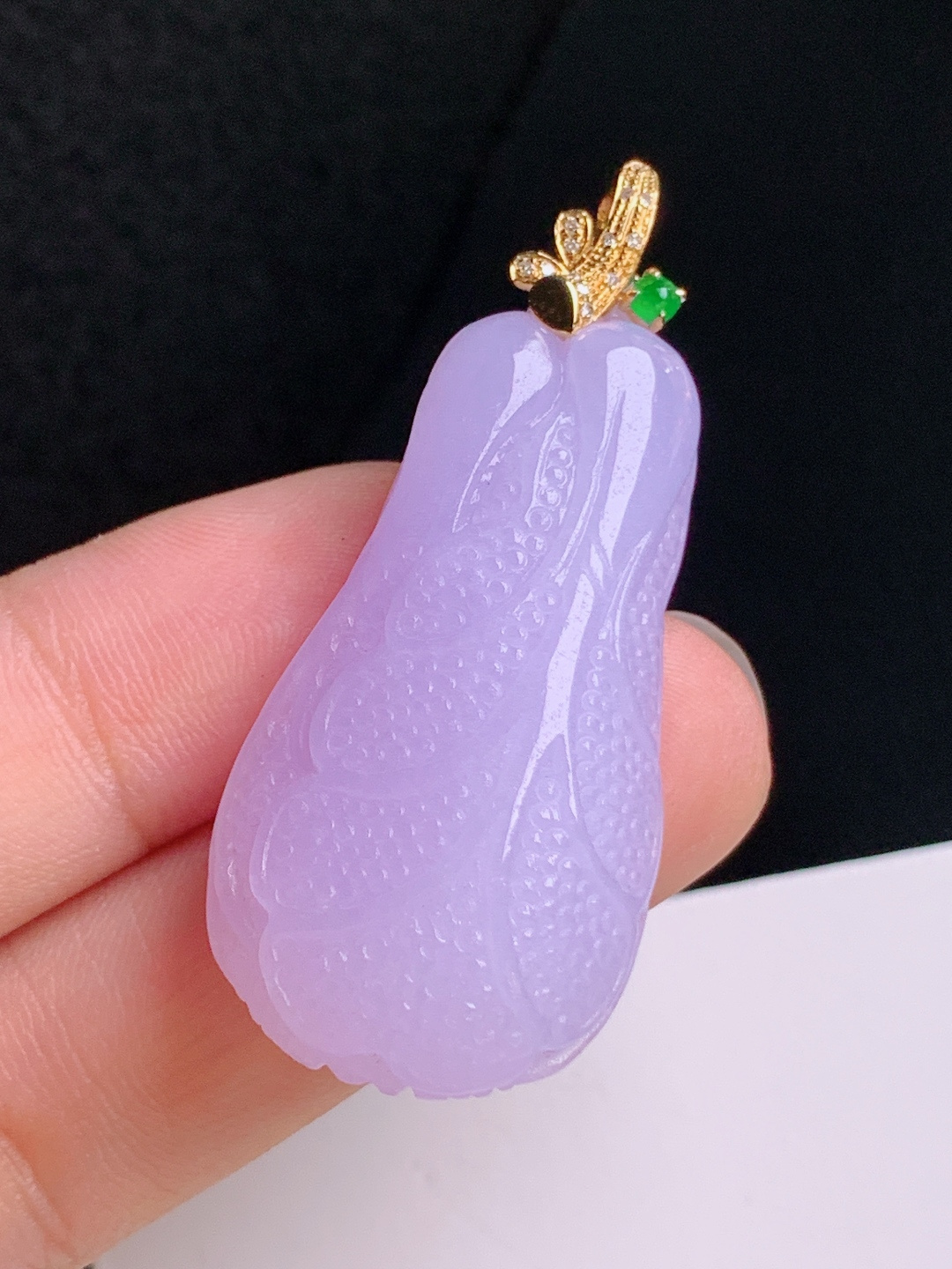 ️ 白菜吊坠，色浓饱满，雕工细腻，百财聚来 你，裸石37.3-19.9-10 整体45.9 29