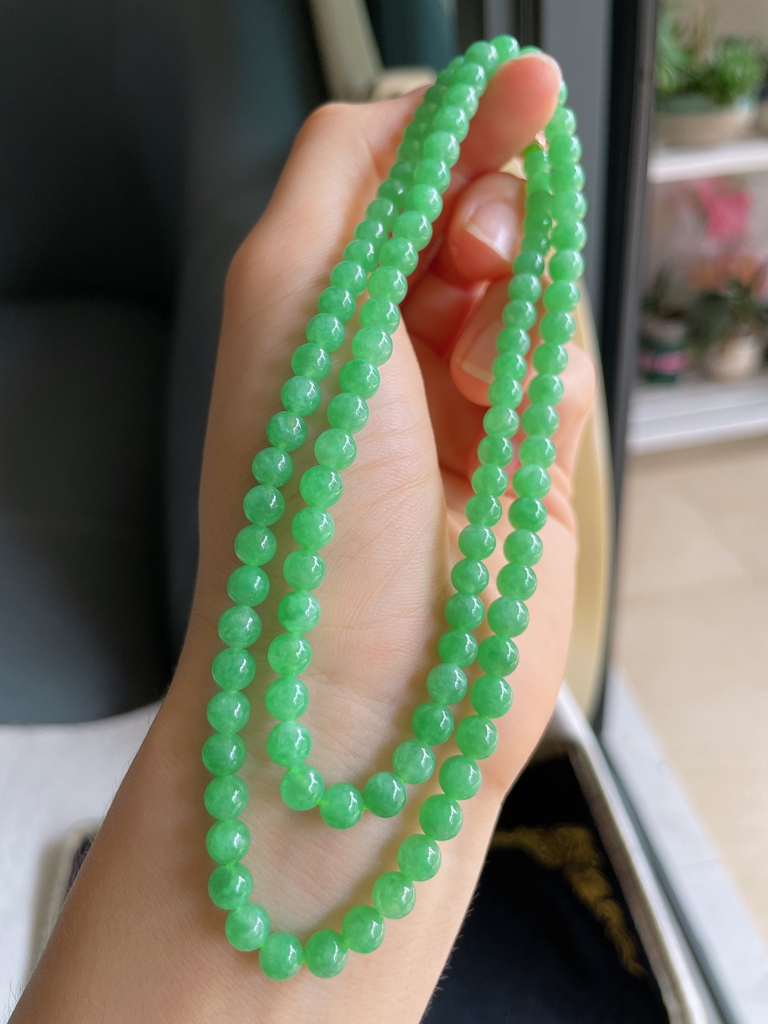 ️，缅甸天然翡翠A货，冰满绿项链，尺寸：5.2mm106颗。【编4667】
