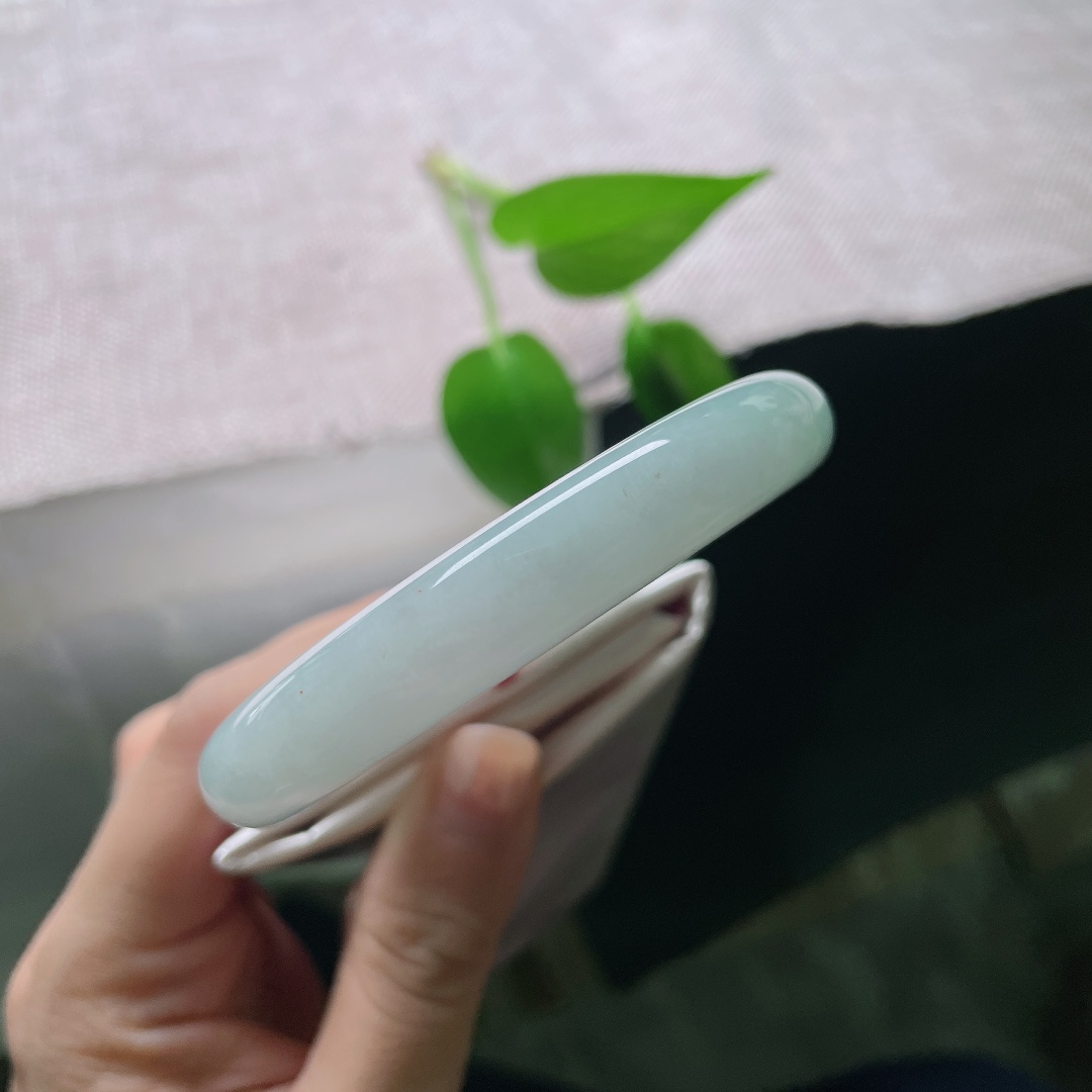 56.3/11.2/9.6，蓝底正圈，晶体线洒金，种水通透起胶，蓝底色干净纯粹，无多余杂色，简约素雅耐品耐看。ss59500a