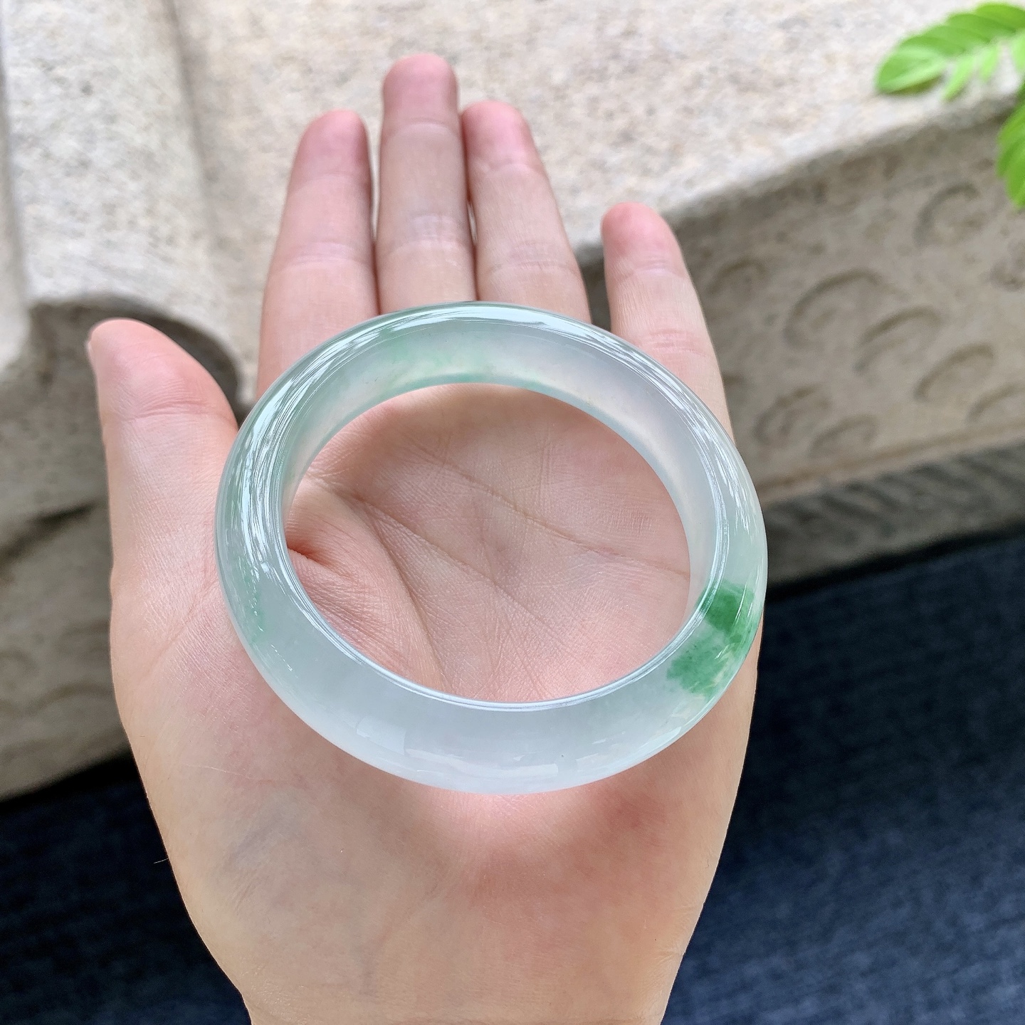 正圈50 51 圈口51.6/12/8.3 编码G9090625 冰种飘绿，清透，水润，种老，细腻，无裂