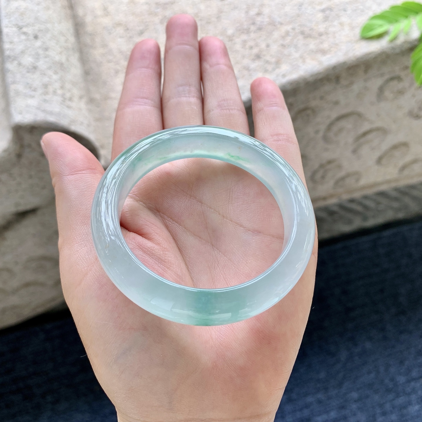 正圈50 51 圈口51.6/12/8.3 编码G9090625 冰种飘绿，清透，水润，种老，细腻，无裂