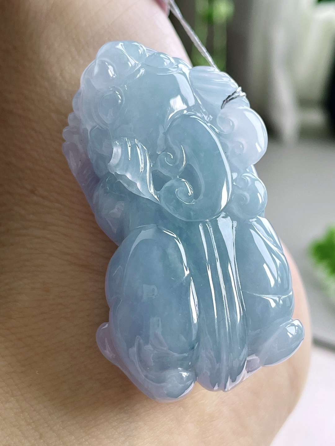 【裸石】冰貔貅吊坠 【说明】缅甸 无裂 性比高 超厚 【尺寸】48.8-27.5-12.4 【重量】35.7克