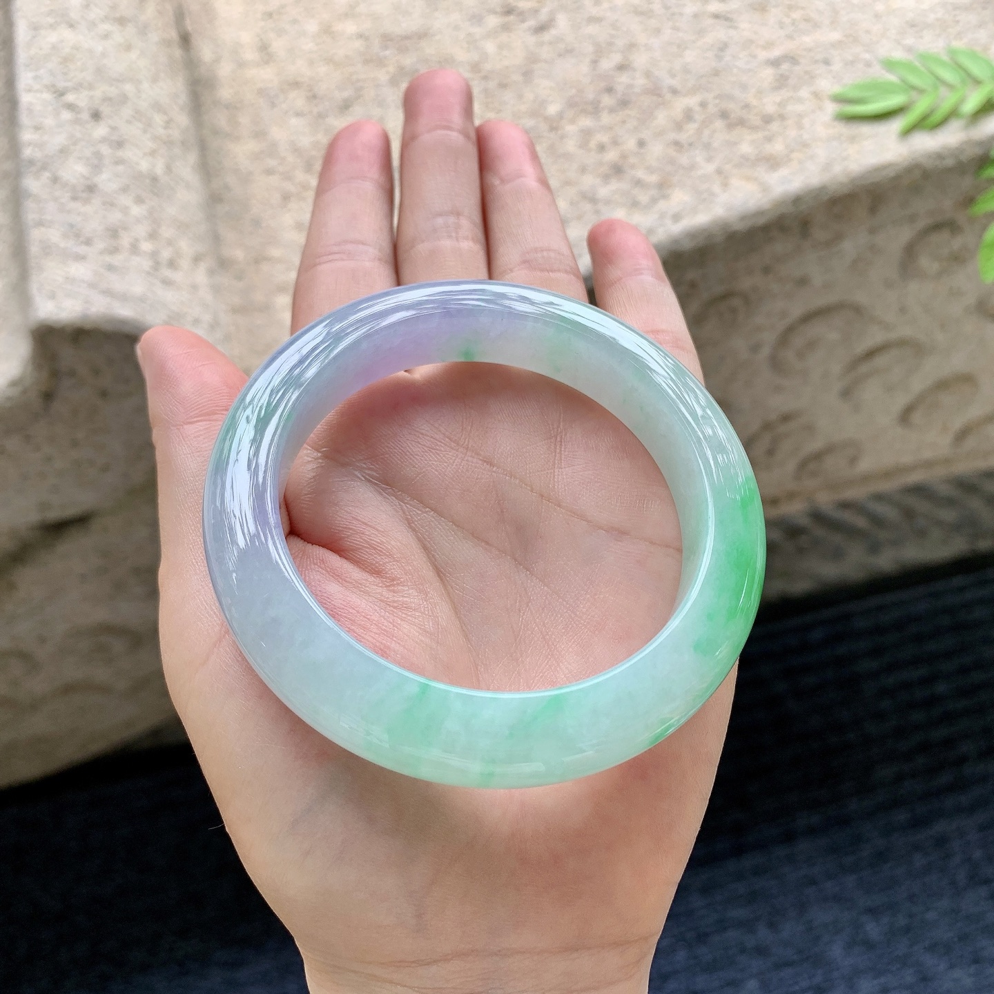 正圈56 57 圈口57.5/12.2/10 编码H6090815 糯冰椿彩，水润，种老，细腻，无裂