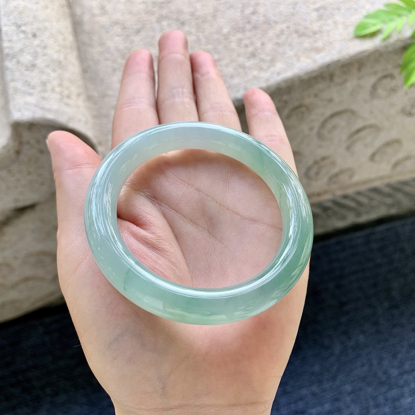 圆条52 53 圈口53.4/10/9.5 编码AD090613 冰糯晴绿，水润，种老，细腻，打灯有棉线