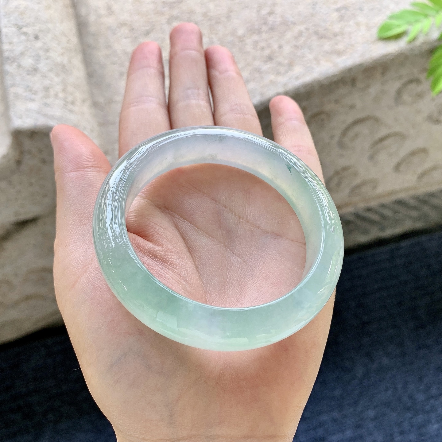 正圈53 54 圈口54.2/13.5/8.7 编码QX090638 冰飘绿，水润，种老，细腻，无裂