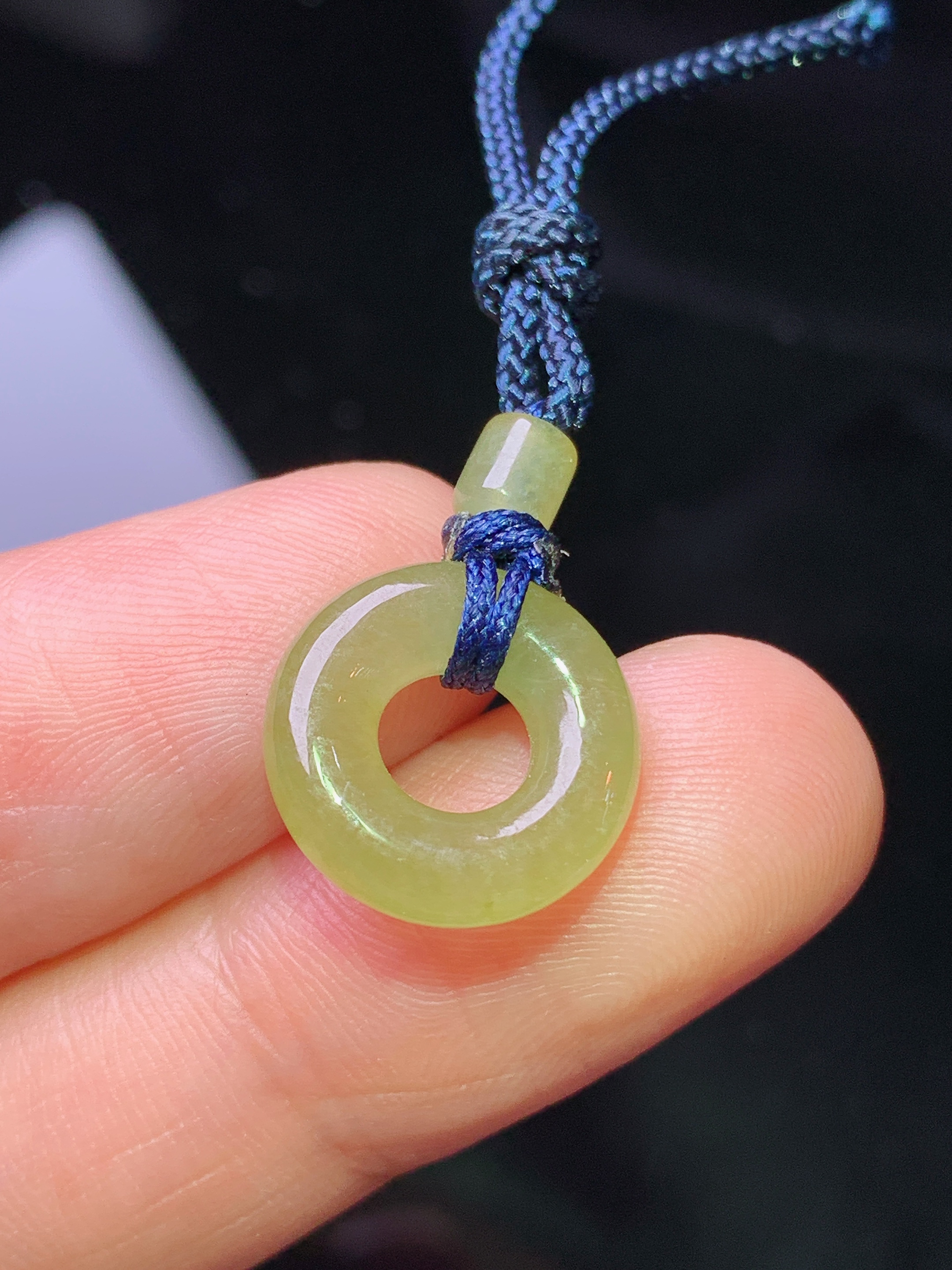 黄翡平安环吊坠 玉质细腻 色泽艳丽清新 水润亮眼 整体尺寸13.2*3.8 v4
