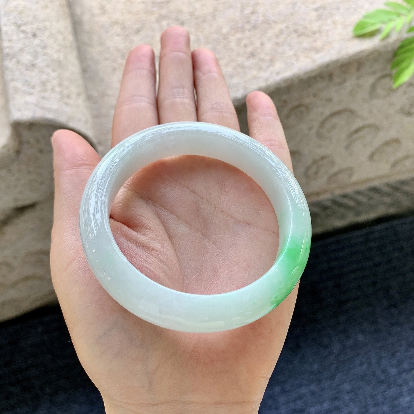 正圈55 56 圈口56.6/12.6/9 编码T1090603 飘绿，水润，种老，细腻，有棉线