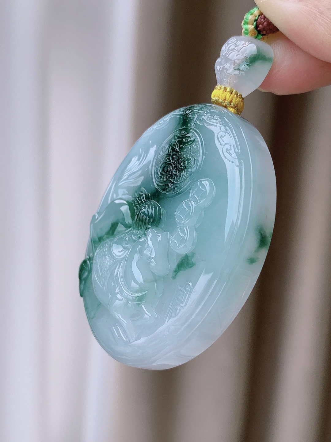 【裸石】冰种飘花生肖马牌马到成功吊坠 【说明】缅甸 性比高 无裂 超厚 无事牌 【尺寸】50-42-11.5 【重量】53克