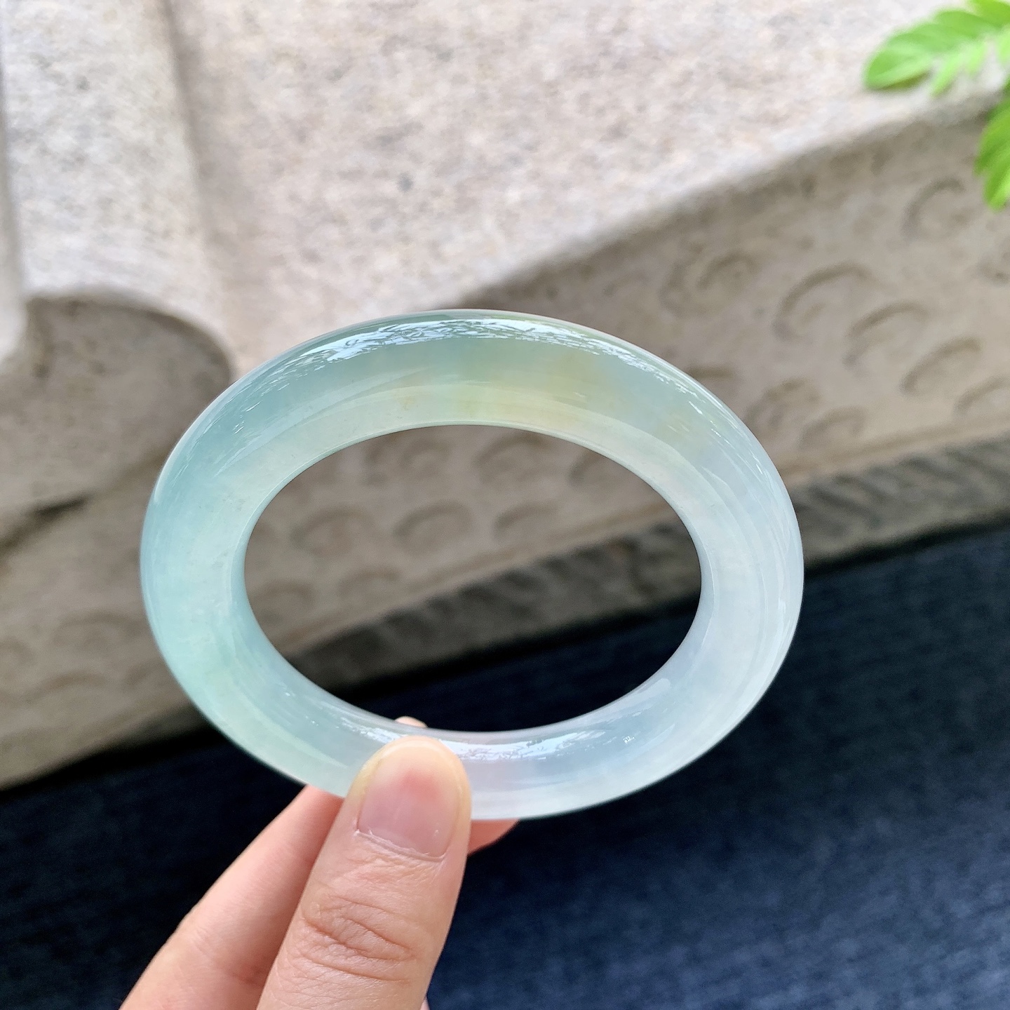 圆条54 55 圈口55.6/11.5/11.6 编码G6090360 冰晴底飘黄翡，清透，水润，种老，细腻，无裂