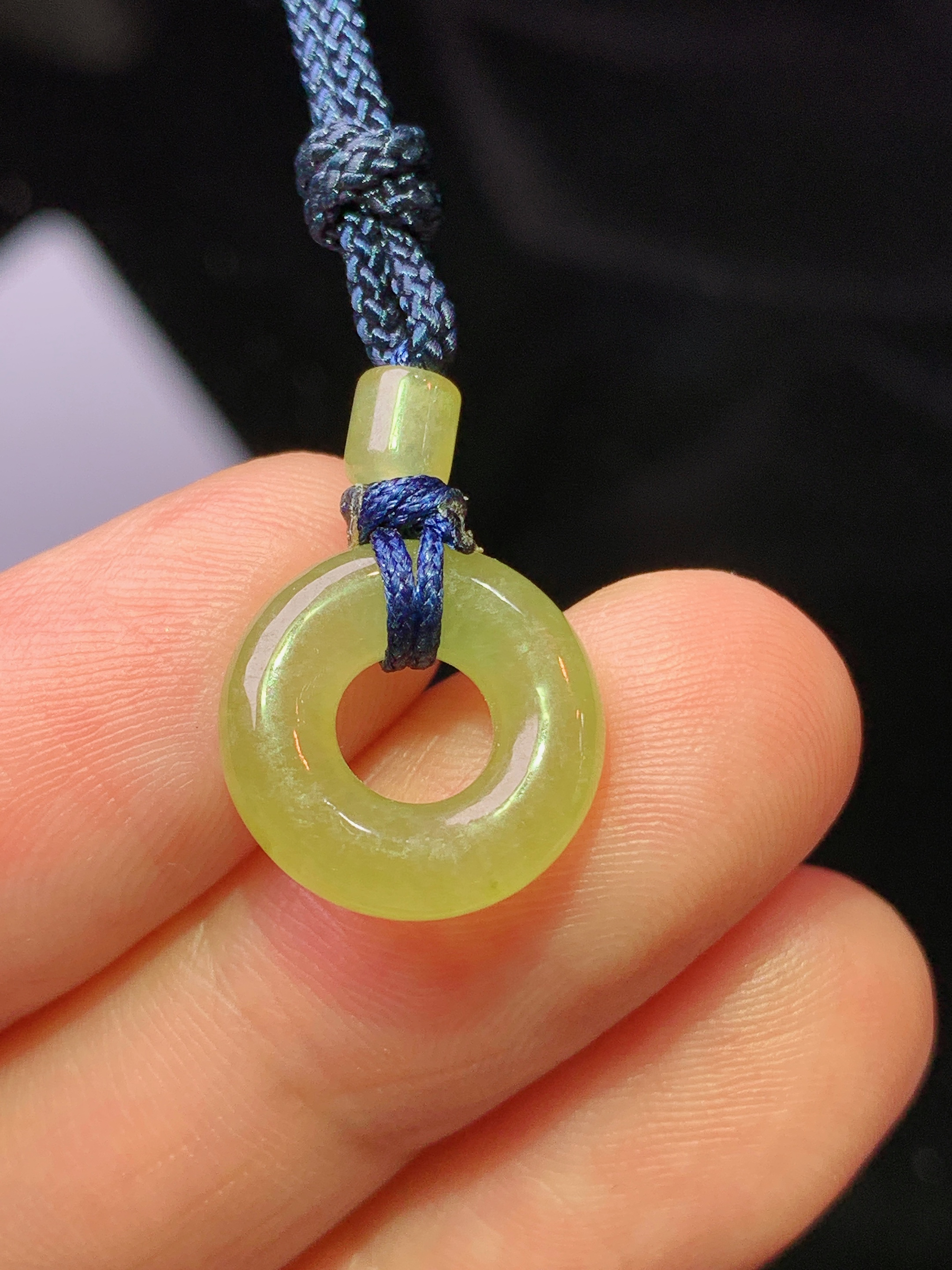 黄翡平安环吊坠 玉质细腻 色泽艳丽清新 水润亮眼 整体尺寸13.2*3.8 v4