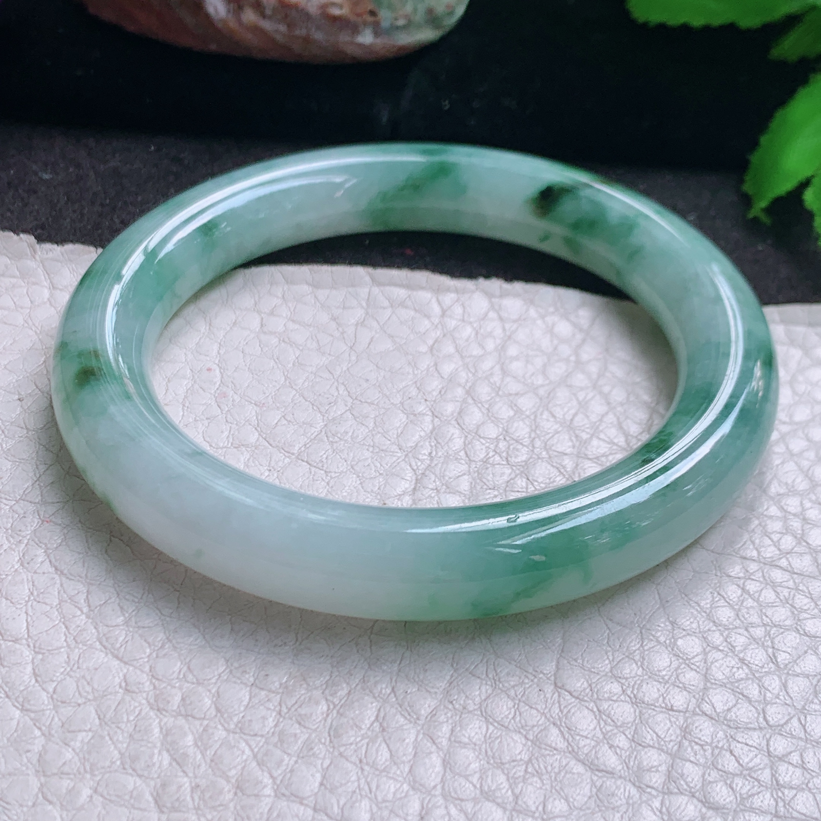n自然光54.5*10美人镯 缅甸翡翠a货玉手镯飘花灵动水润圆条玉手环