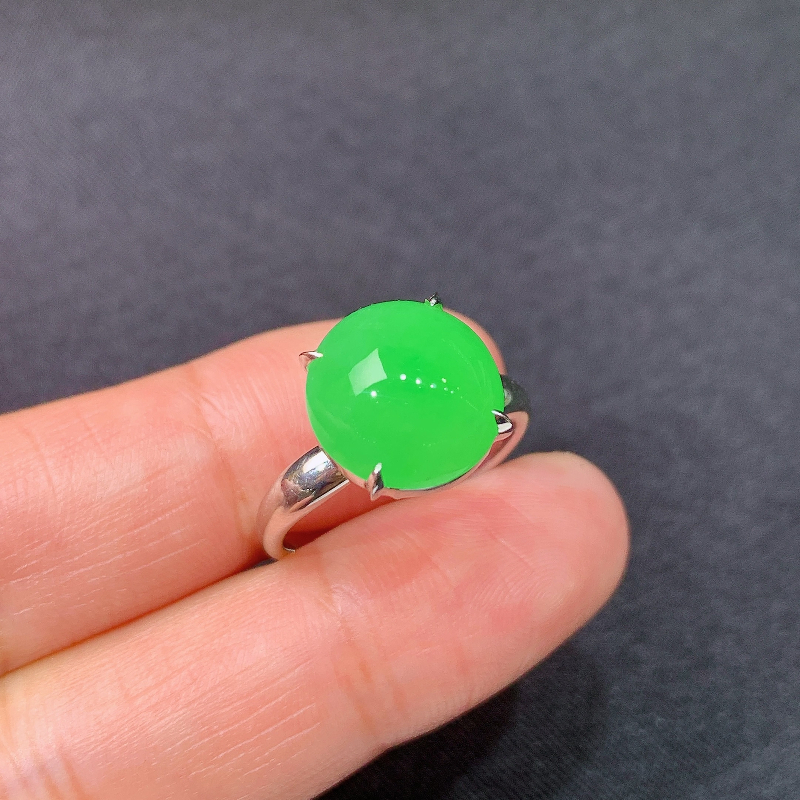 冰翠绿蛋面戒指，18k金镶嵌，简约时尚，冰润色阳，种水足，Jc 圈口14 尺寸11.4*11*4.