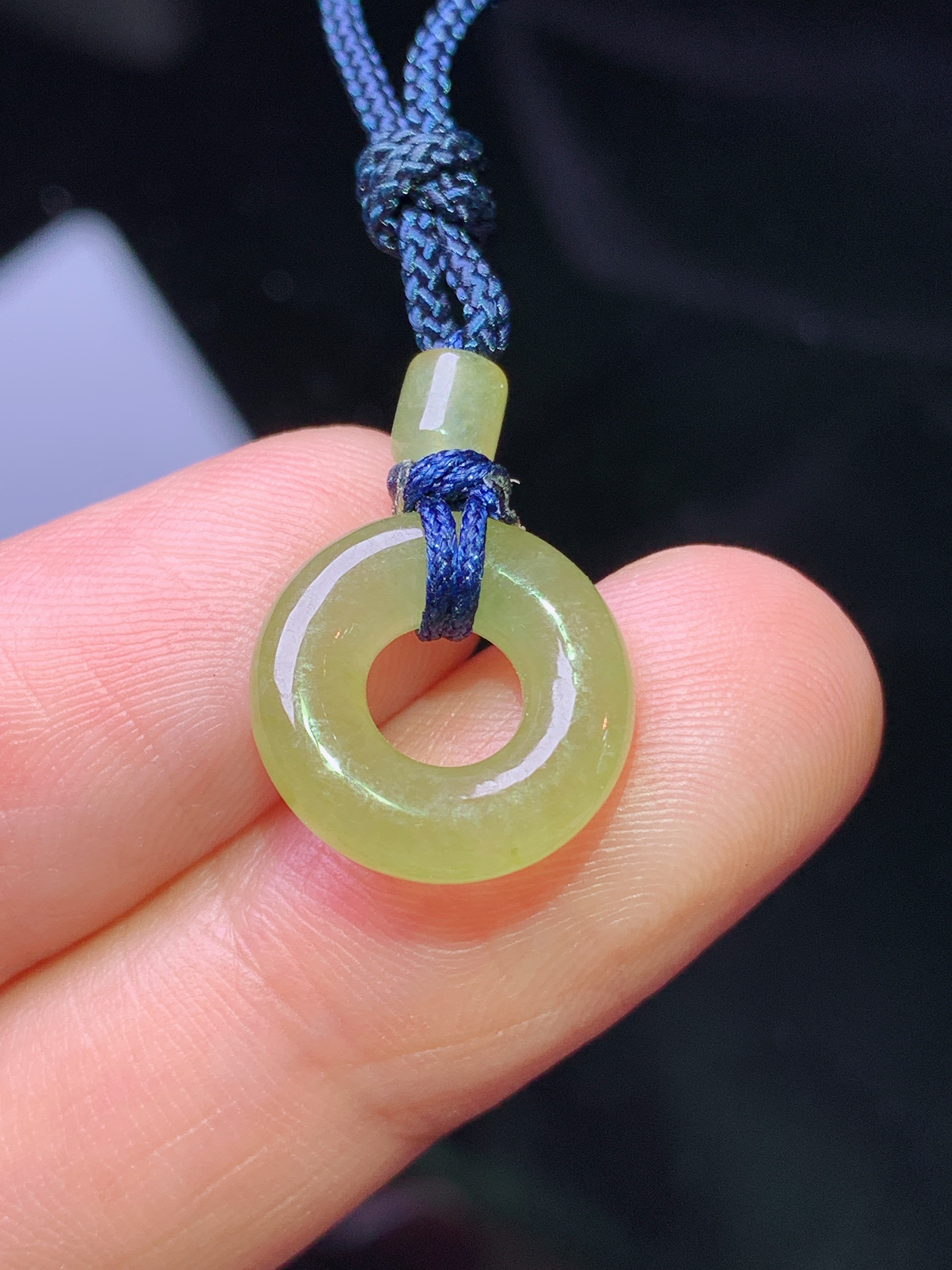黄翡平安环吊坠 玉质细腻 色泽艳丽清新 水润亮眼 整体尺寸13.2*3.8 v4