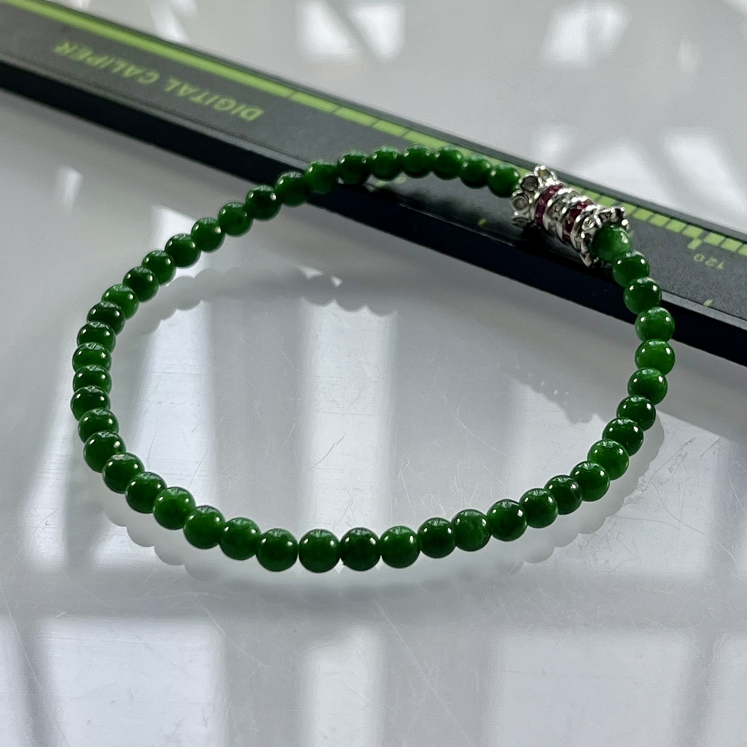 缅甸天然翡翠A货，卡3.6冰润满绿辣绿圆珠手串手链，尺寸：3.6mm/47颗，重量：5.00g