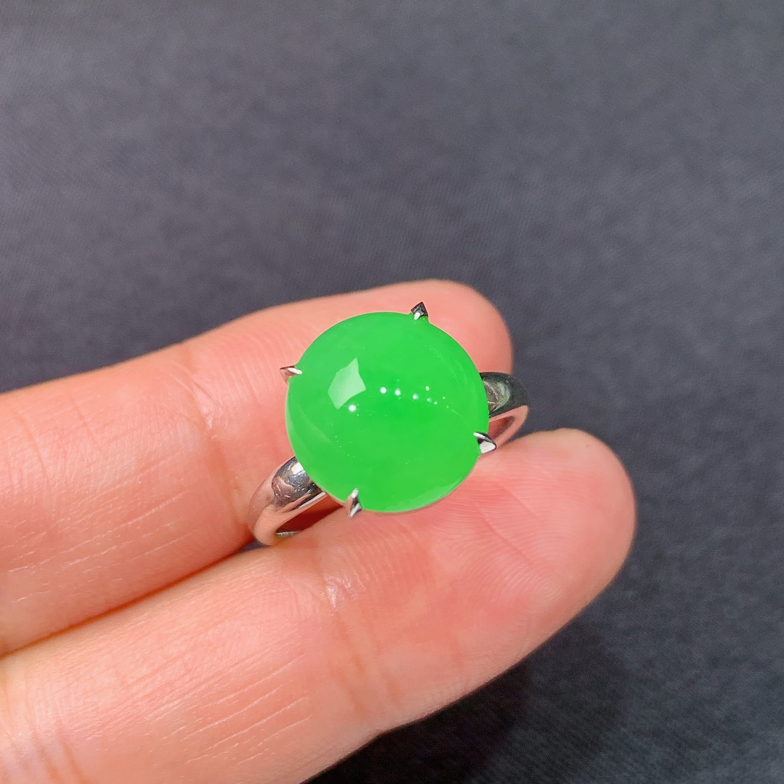 冰翠绿蛋面戒指，18k金镶嵌，简约时尚，冰润色阳，种水足，Jc 圈口14 尺寸11.4*11*4.
