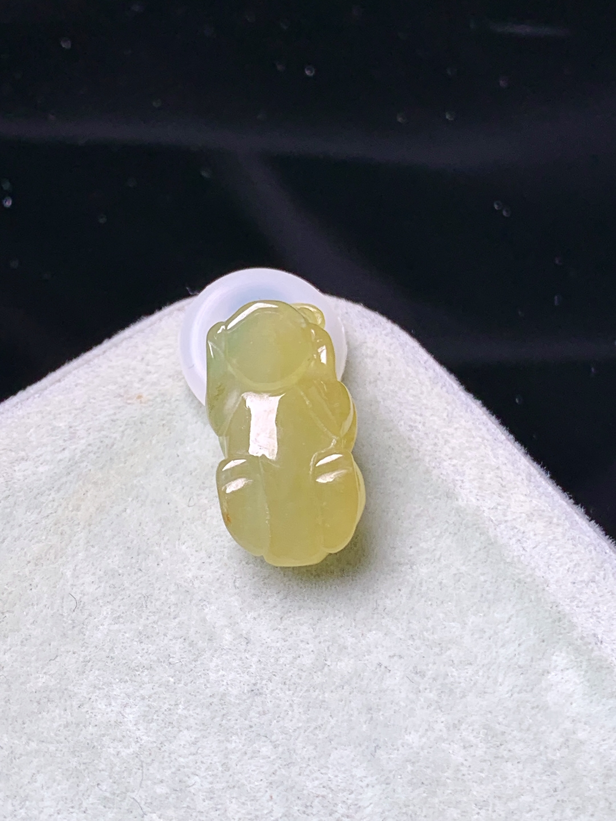 黄翡貔貅吊坠 玉质细腻 色泽艳丽清新 水润亮眼 整体尺寸15*8*8.5 v4