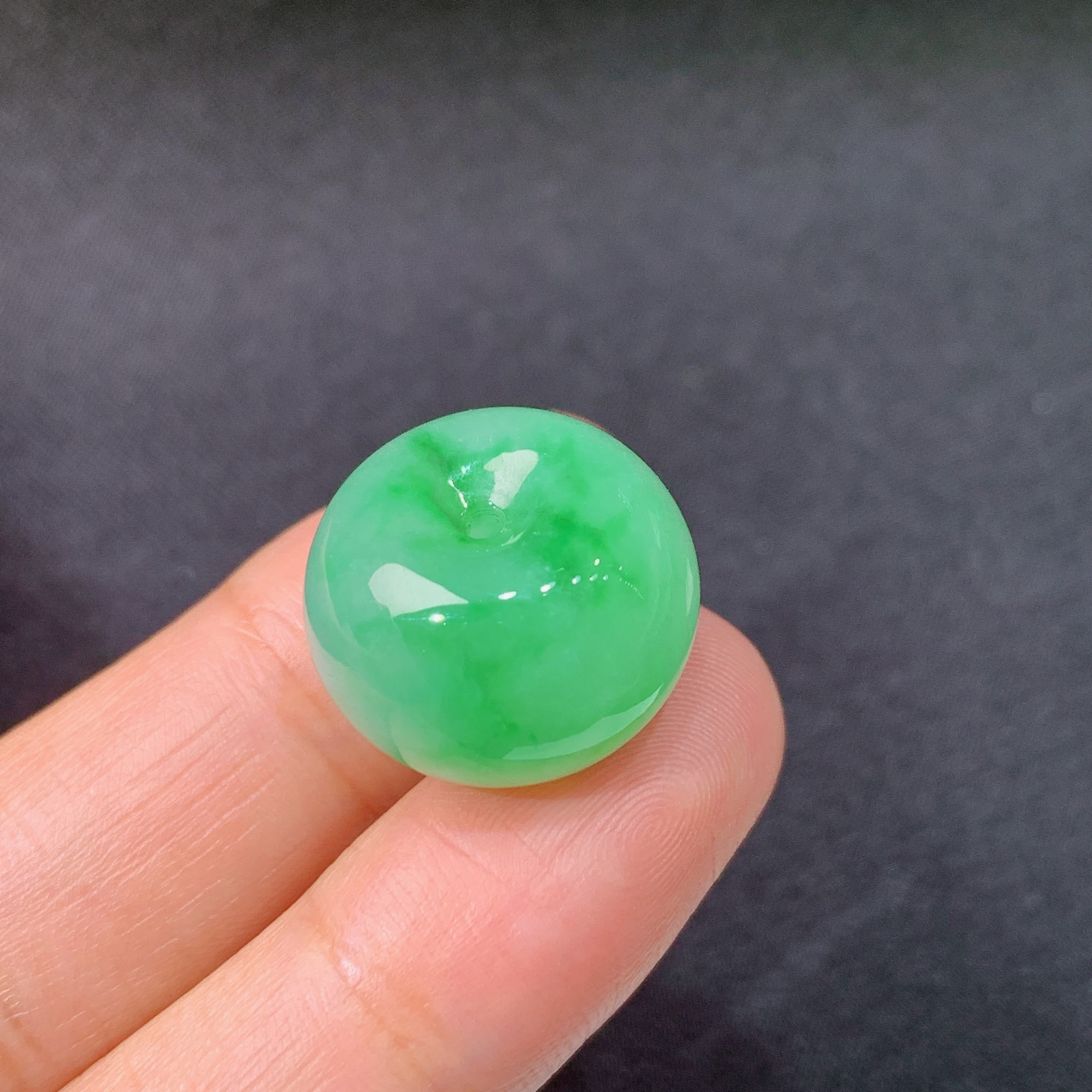 冰飘绿路路通，镶嵌佳品，冰润细腻，种水足，Qc 尺寸17.3*12.1