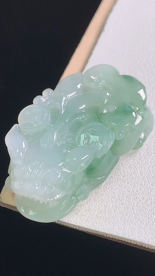 冰飘花貔貅，无裂，尺寸:40.2-22.5-12.0mm 15