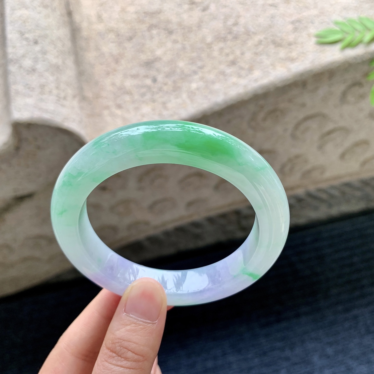 正圈56 57 圈口57.5/12.2/10 编码H6090815 糯冰椿彩，水润，种老，细腻，无裂