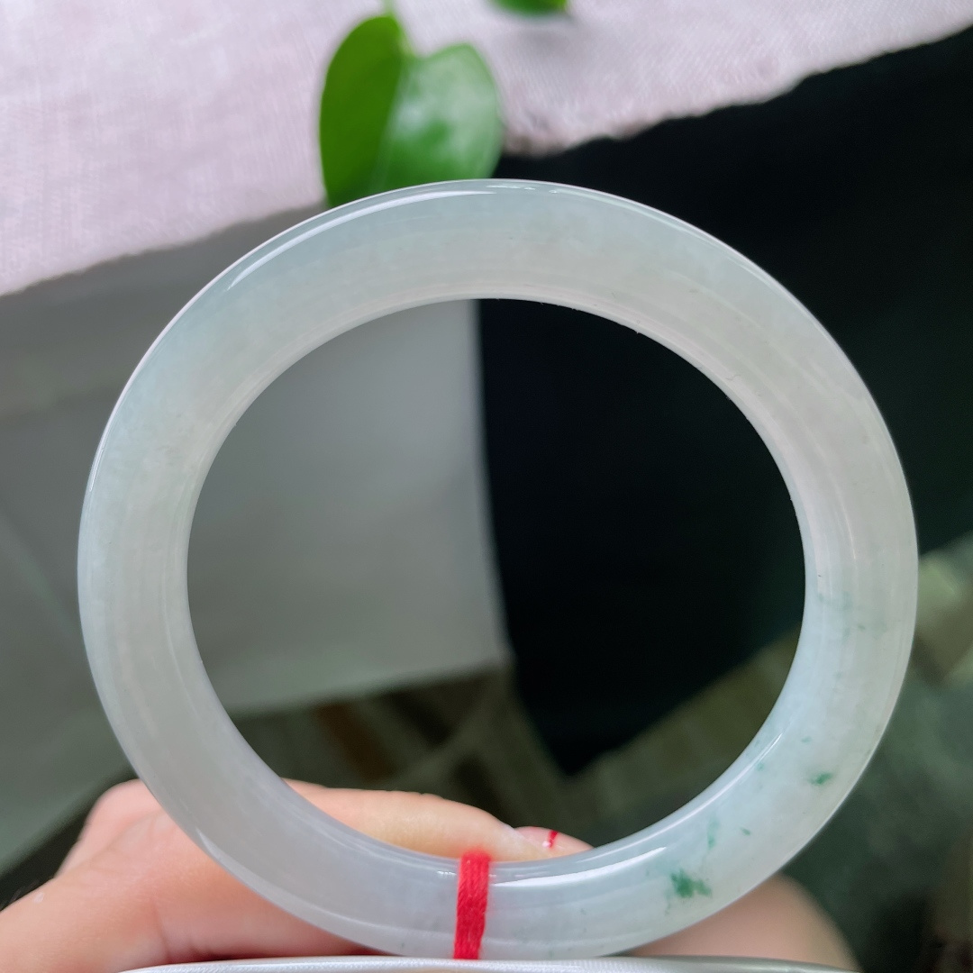 57.1/9.8，飘花圆条，缀数点清新绿飘花，简约清透灵气十足，皮纹，ss52508a