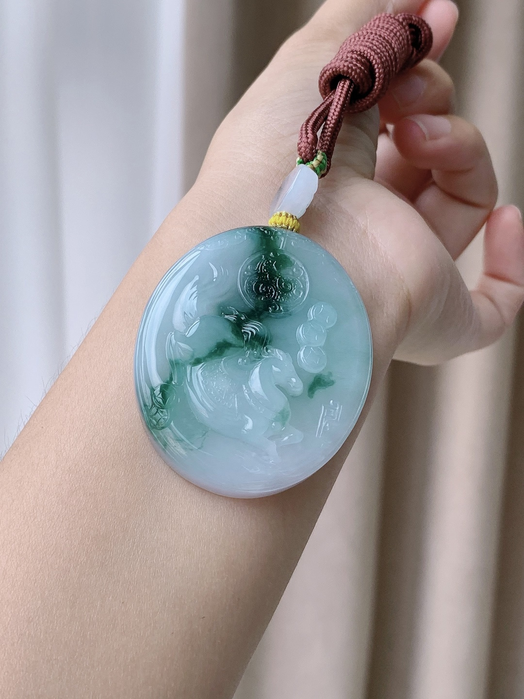 【裸石】冰种飘花生肖马牌马到成功吊坠 【说明】缅甸 性比高 无裂 超厚 无事牌 【尺寸】50-42