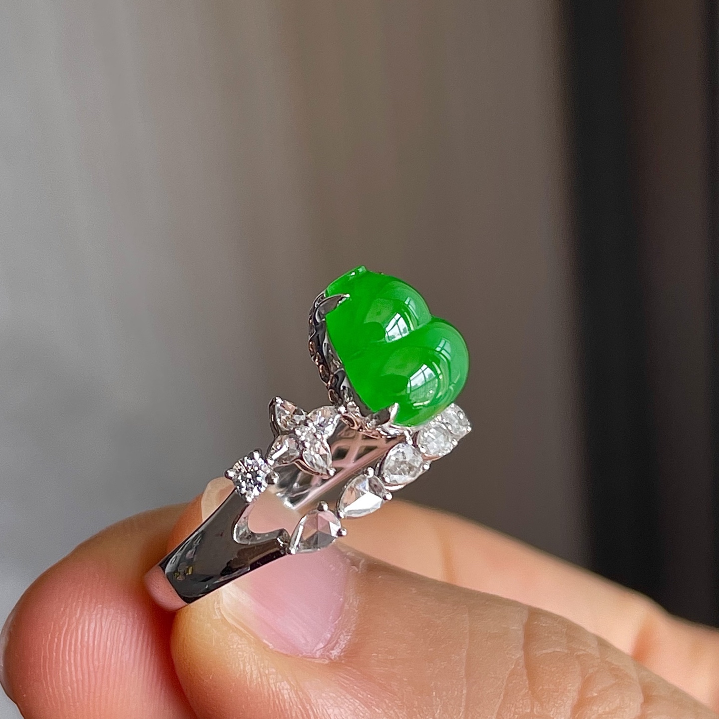 ️缅甸冰种阳绿葫芦戒指，色辣，18k金镶嵌，饱满水润，无裂，裸石尺寸9.2/9/6编码0918好数字