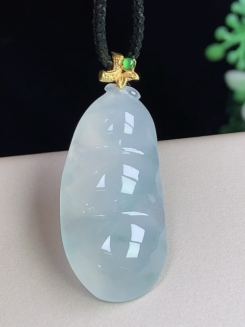 18k金镶冰种福豆，无裂，尺寸30.7-14.6-6.2mm，j19lyg