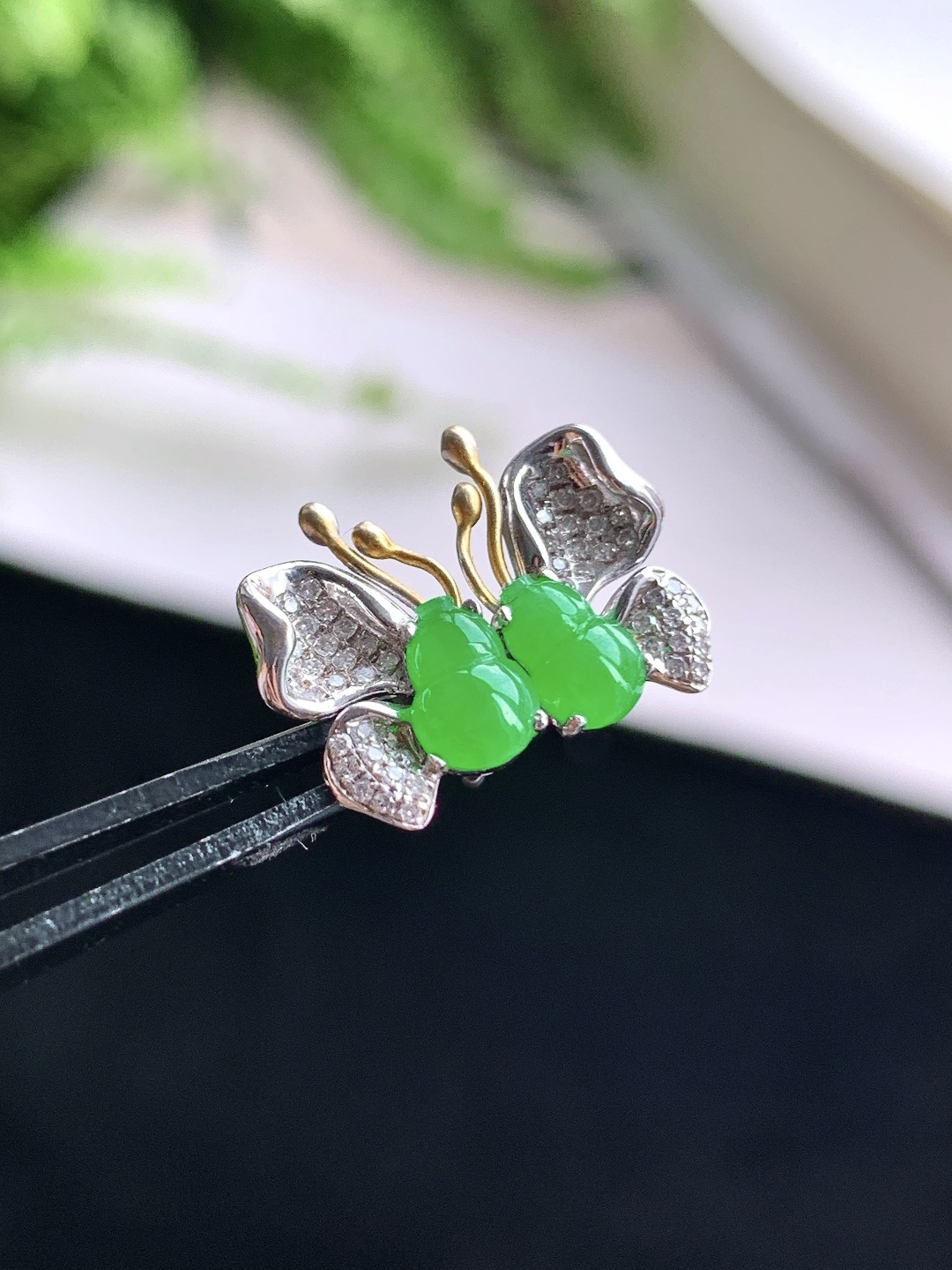 ️设计款冰阳绿葫芦蝴蝶耳钉 缅甸 18k金镶嵌 性比高 12.6-7.8-3.4 6-3.7-1.8 1.4克