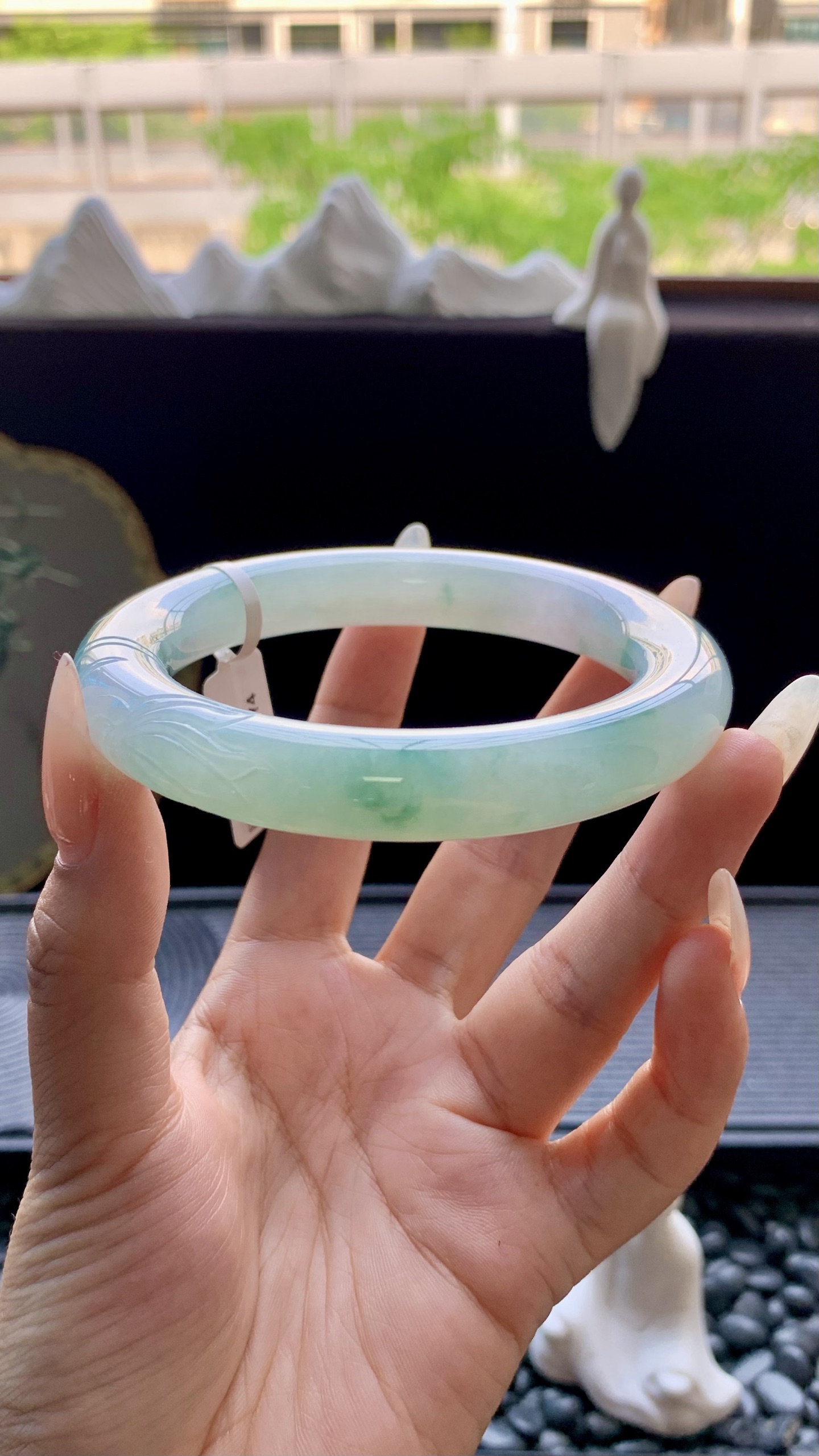 冰晴飘花大圈口圆条雕花手镯成品 HYY-7378 尺寸：62-12-12