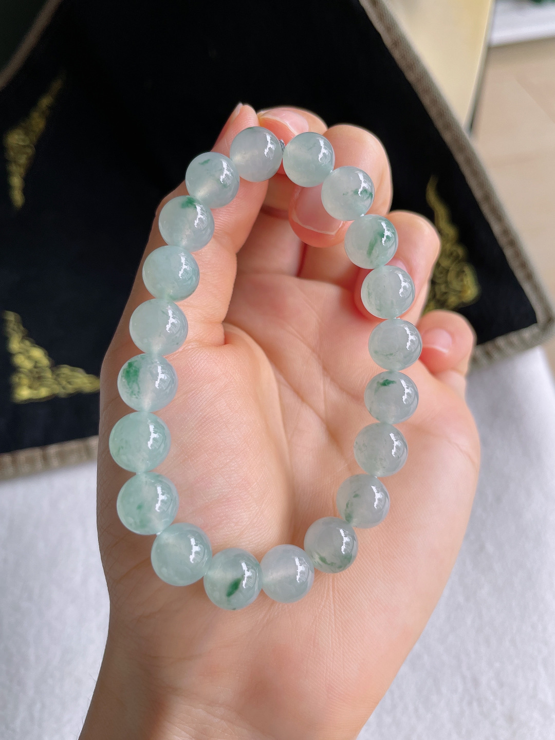 ️，缅甸天然翡翠A货，冰飘花手串，尺寸：9.5mm。【编4071】