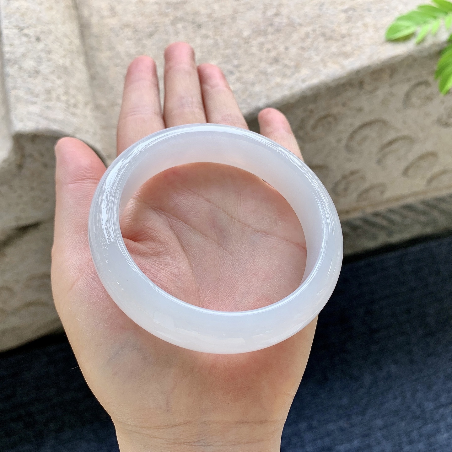 正圈59 60 圈口60.2/15.2/8.8 编码QX090641 细糯白底，水润，种老，细腻，无