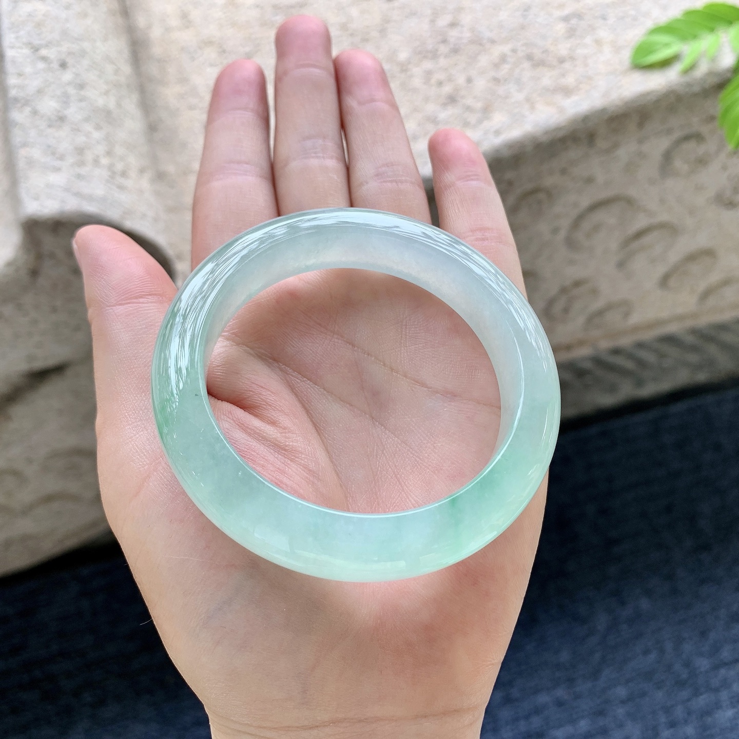 正圈52 53 圈口53.8/12.3/9 编码G9090631 冰糯飘绿，水润，种老，细腻，无裂