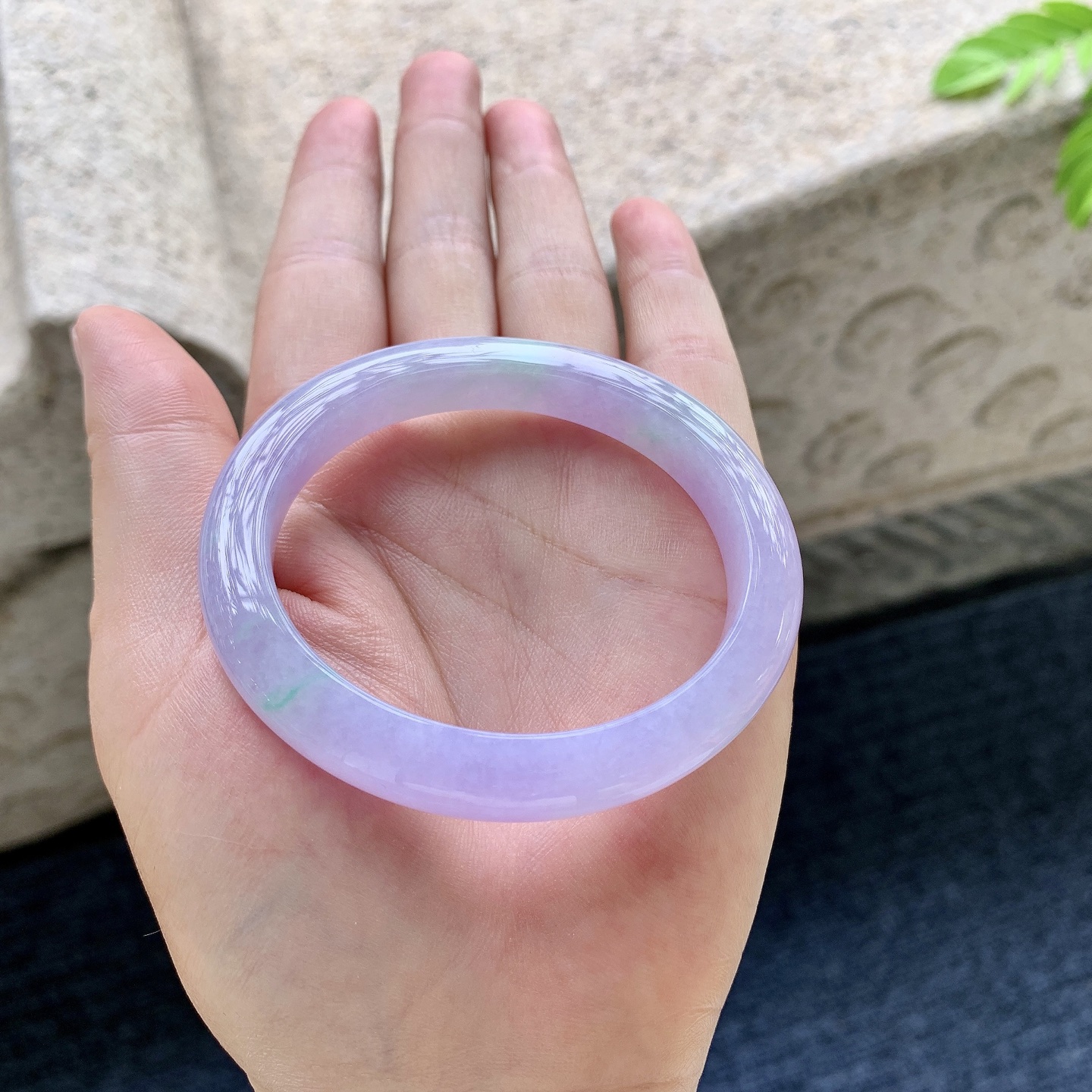 贵妃52 53 圈口53.2/46.8/9/7.6 编码C11090608 艳紫飘绿，水润，种老，细