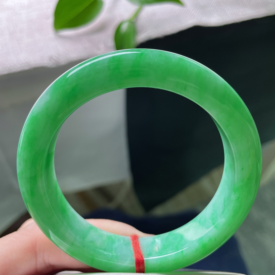 54.7/12.5/9.4，满绿正圈，底子细润，种老，艳冠群芳，是喧嚣世界里最的静谧。无裂，ss59362a