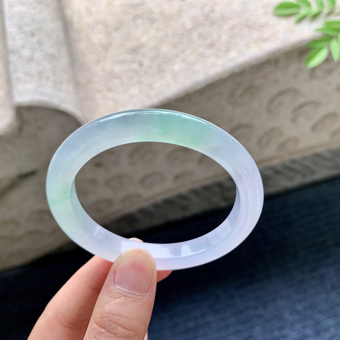 贵妃53 54 圈口54/47/8/8 编码G7091931 冰糯春带彩，水润，种老，细腻，打灯有絮线
