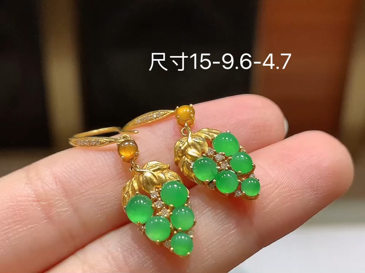 ️ 阳绿蛋面耳坠 种老水足 佩戴优雅气质 性比高 18k金镶嵌 无裂 尺寸看图，15-9.6-4.