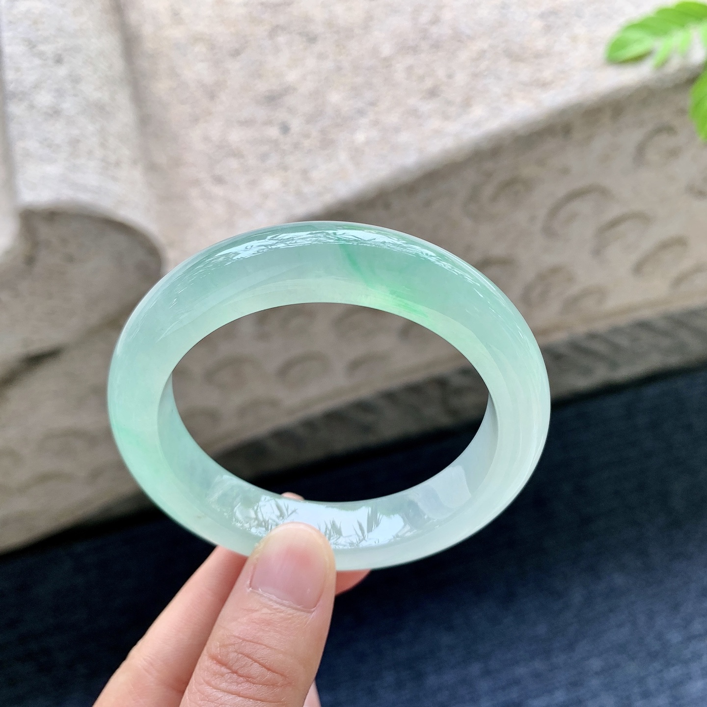 正圈52 53 圈口53.8/12.3/9 编码G9090631 冰糯飘绿，水润，种老，细腻，无裂