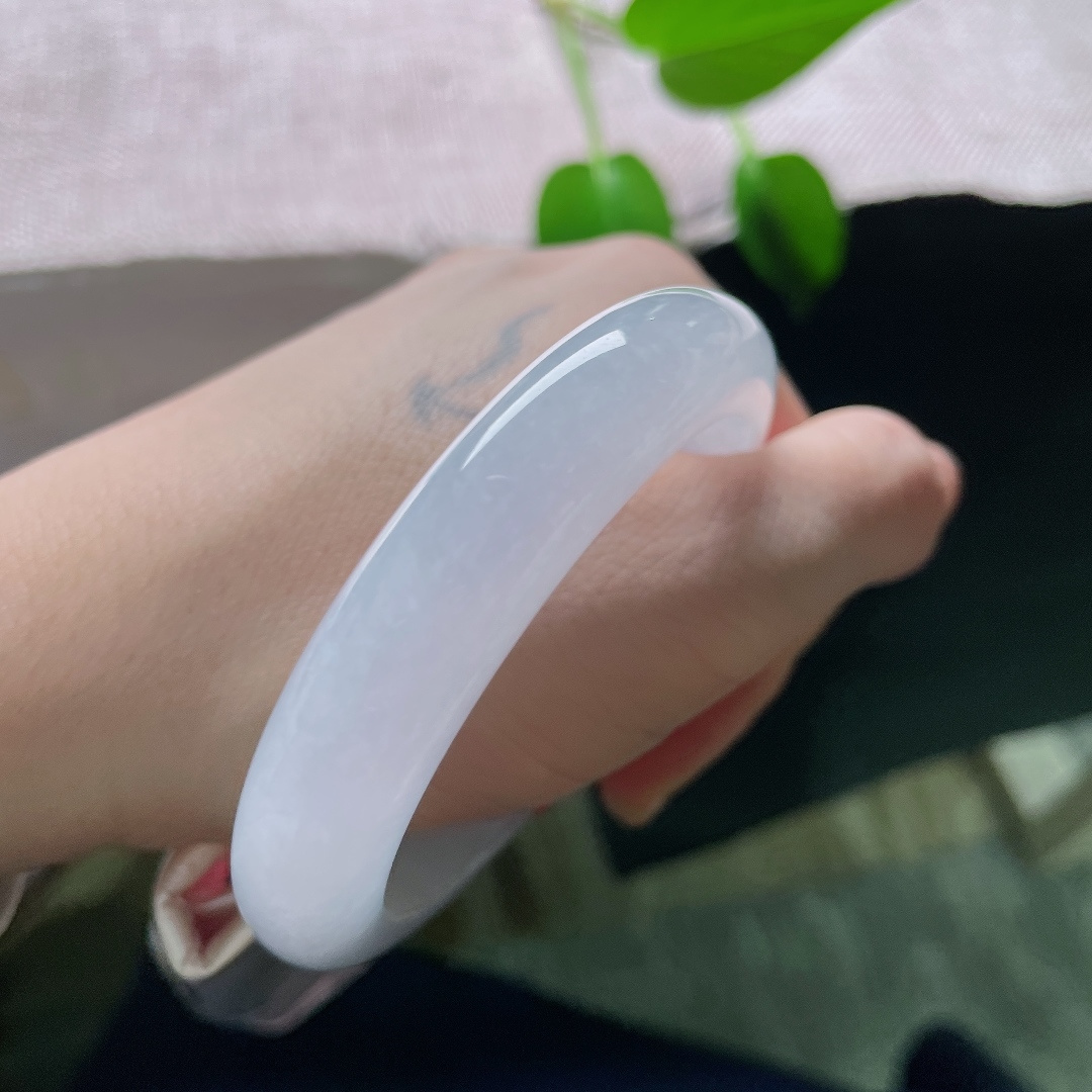 54.6/12.1/8.6，冰紫正圈，棉线，冰润如玉，紫韵朦胧，如同雨后初晴的紫雾，清透柔和，自带一股清冷温婉。ss59385a