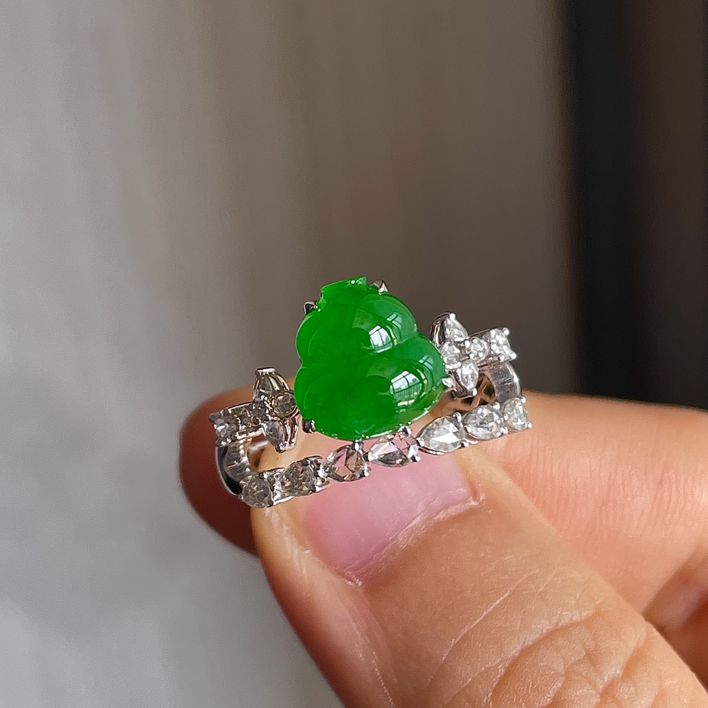 ️缅甸冰种阳绿葫芦戒指，色辣，18k金镶嵌，饱满水润，无裂，裸石尺寸9.2/9/6编码0918好数字