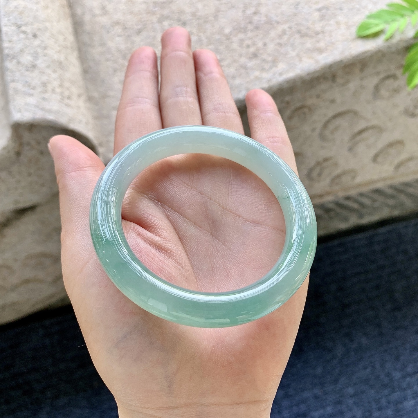 圆条52 53 圈口53.4/10/9.5 编码AD090613 冰糯晴绿，水润，种老，细腻，打灯有棉线