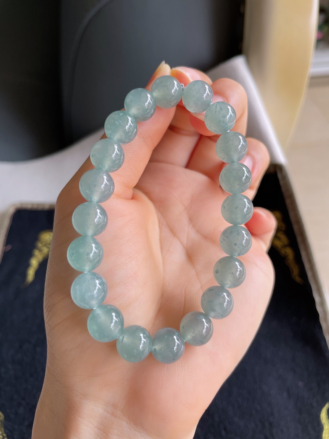 ️，天然翡翠A货，冰天空蓝手串，尺寸：9.8mm。【编4670】