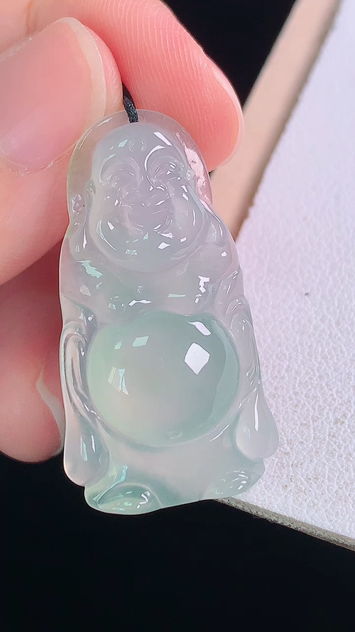 冰种站佛，无裂，尺寸:33.1-18.1-6.8mm 18