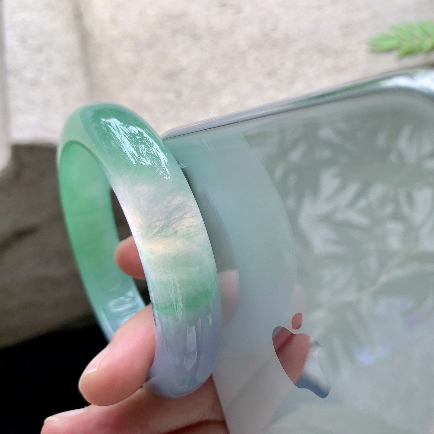 正圈55 56 圈口55.8/14/9.1 编码H3090824 糯冰椿彩，水润，种老，细腻，打灯有棉线