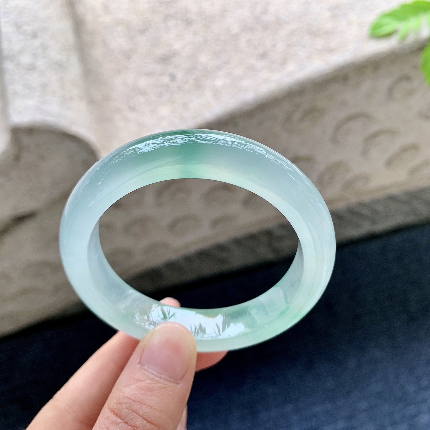 正圈50 51 圈口51.6/12/8.3 编码G9090625 冰种飘绿，清透，水润，种老，细腻，无裂