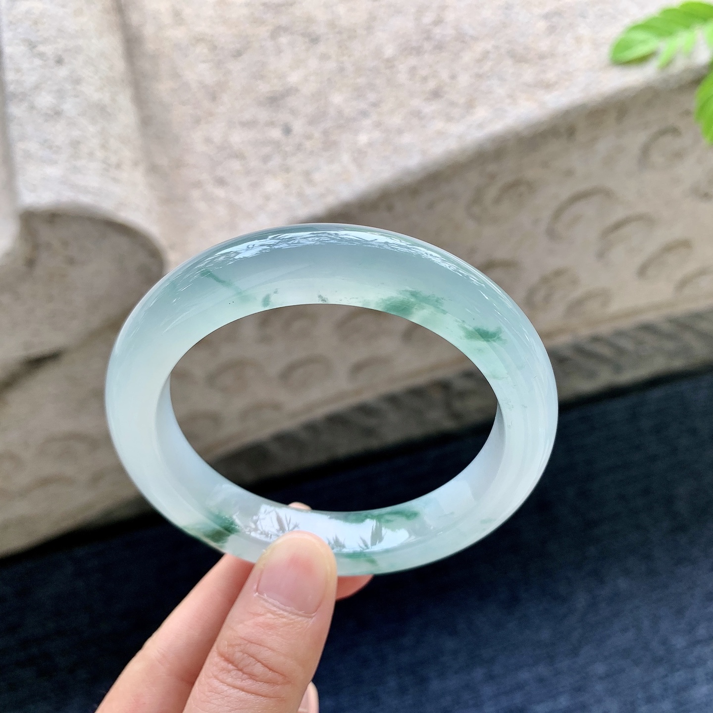 正圈58 59 圈口59.3/12.5/9.8 编码Q5090673 冰飘花，清透，水润，种老，细腻，打灯有棉絮